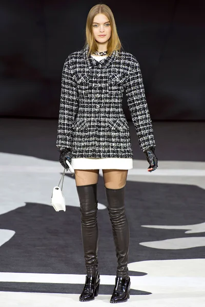 Look 50